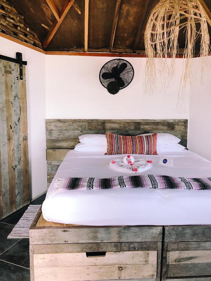 Thatch Caye Resort A Muy'Ono Resort Хопкинс Экстерьер фото